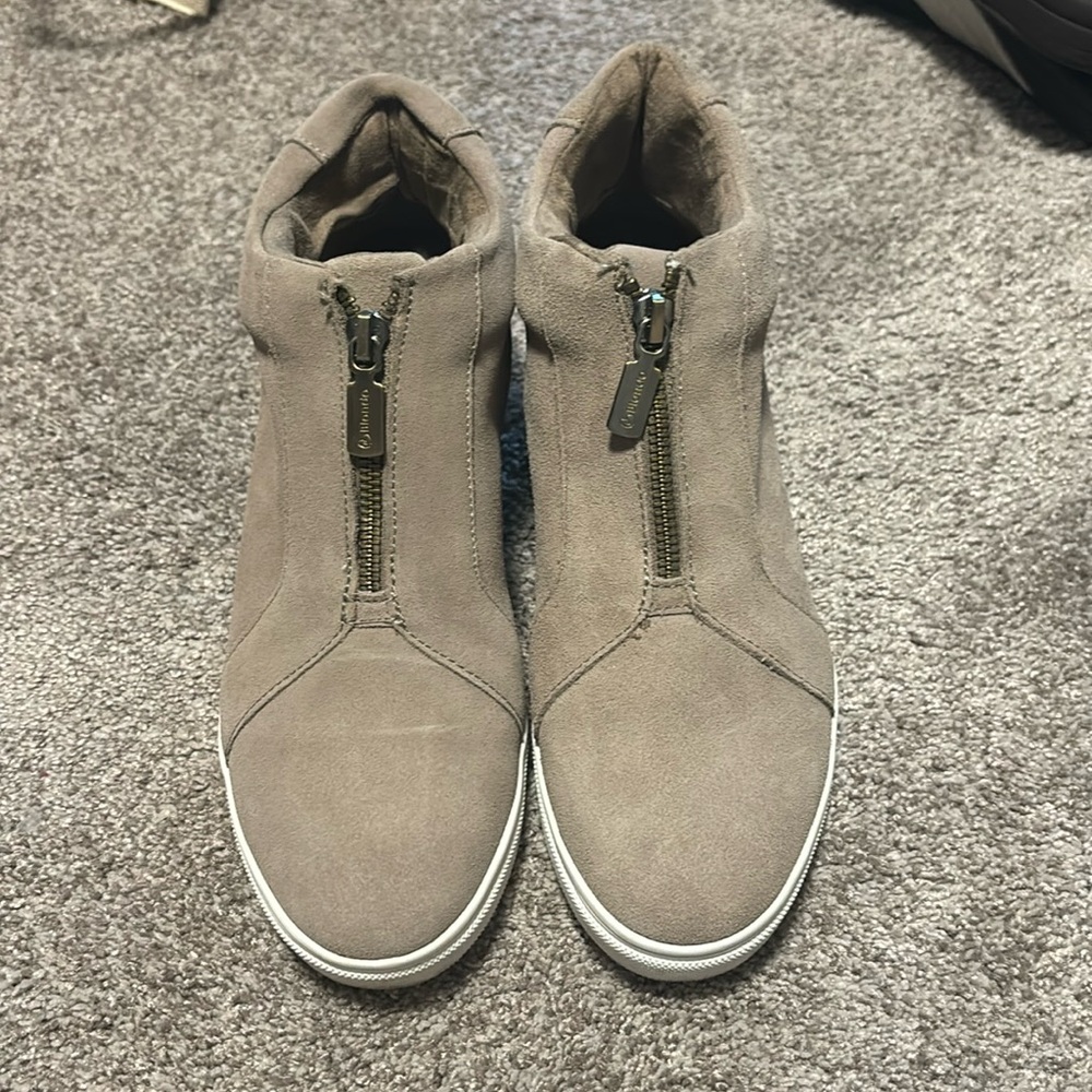 Waterproof Wedge sneakers!